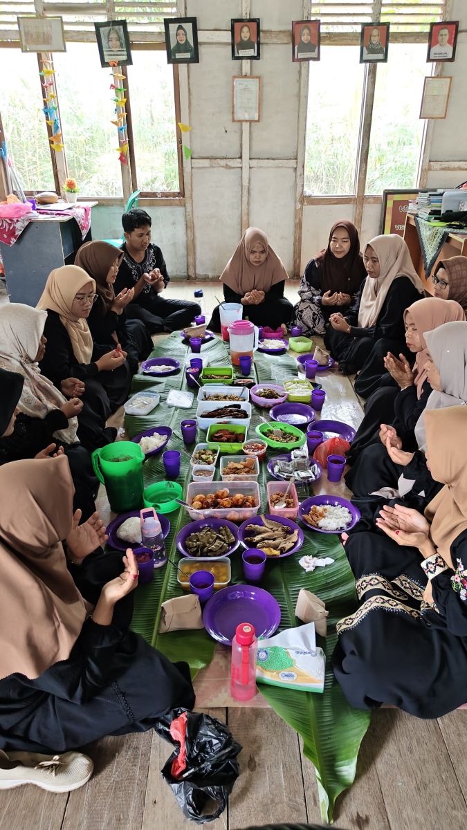 Doa dan makan bersama majelis guru 